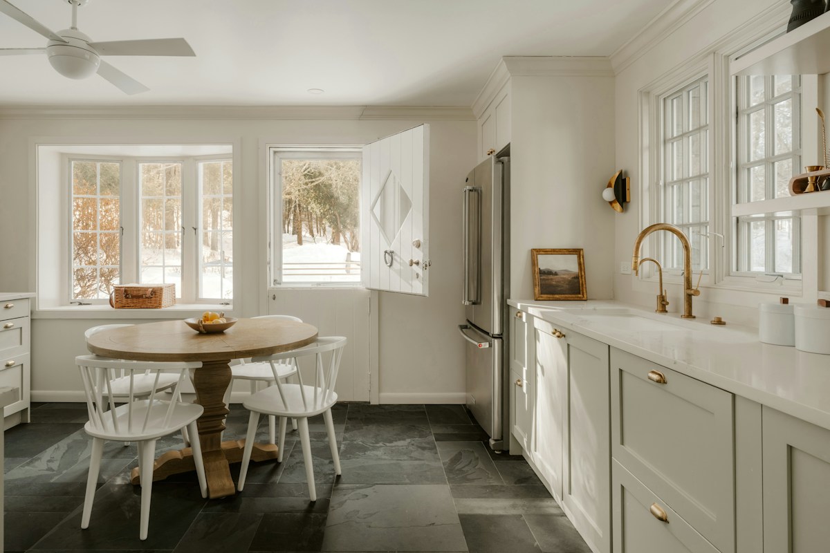 Bright contemporary kitchen